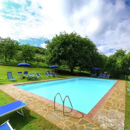 Scenic Tuscan San Quirico dʼOrcia