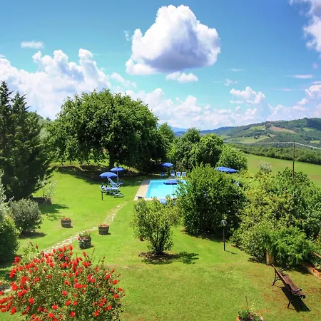 Scenic Tuscan San Quirico dʼOrcia